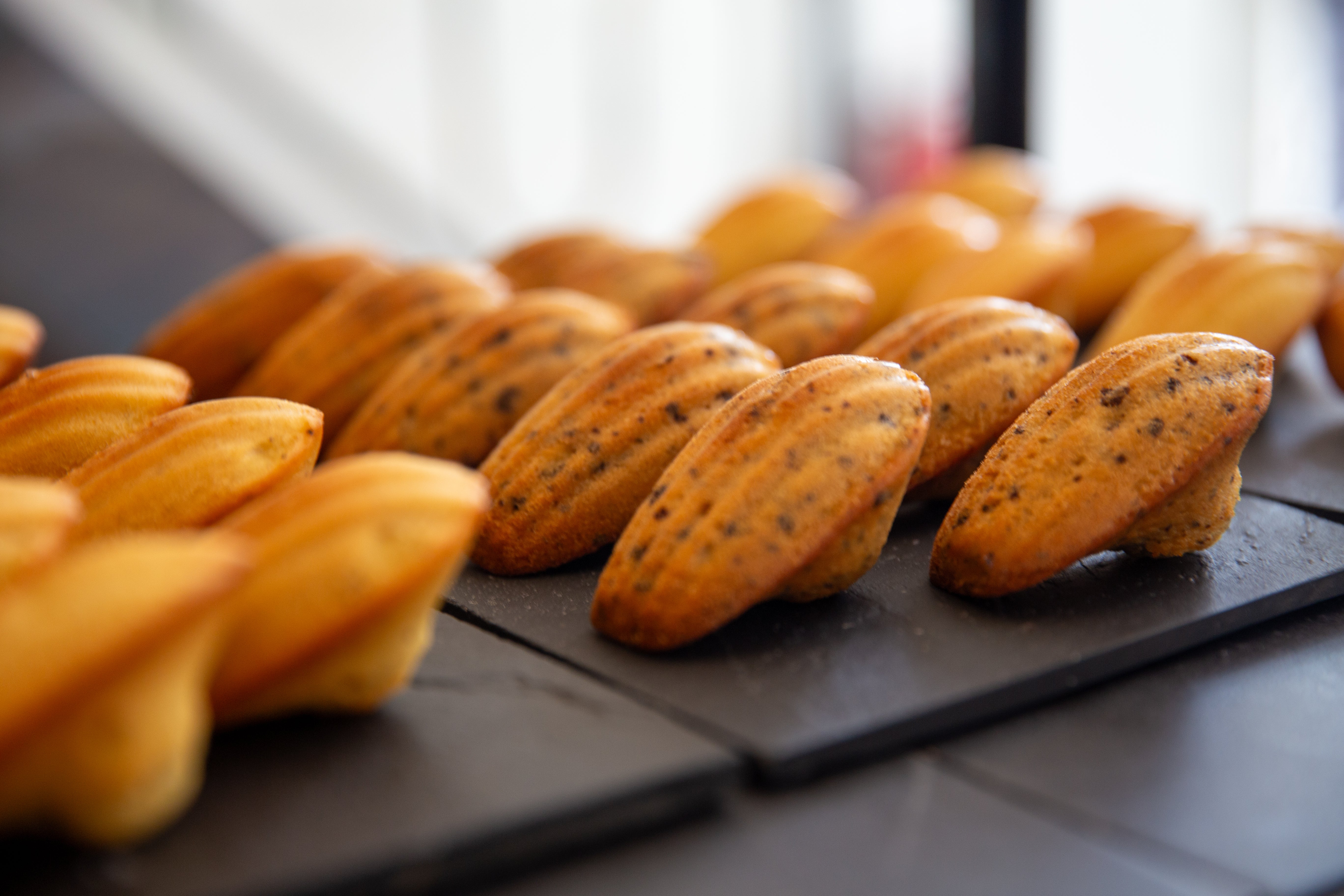 パティスリー　tradition et innovation French patisserie shifts flagship to posh enclave >> See the